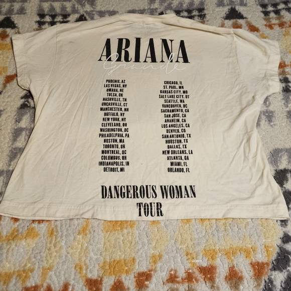 Ariana Grande Dangerous Women Tour T-shirt Size Large - Picture 3 of 6